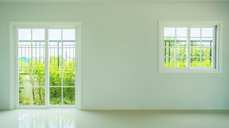 ไฟล์:Windsor-vinyl-windows-doors-system-smart series-01 pd445250.jpg